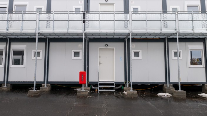 Asylunterkünfte: In Neuiberg wohnen in der Unterkunft mehrere Hundert Geflüchtete.