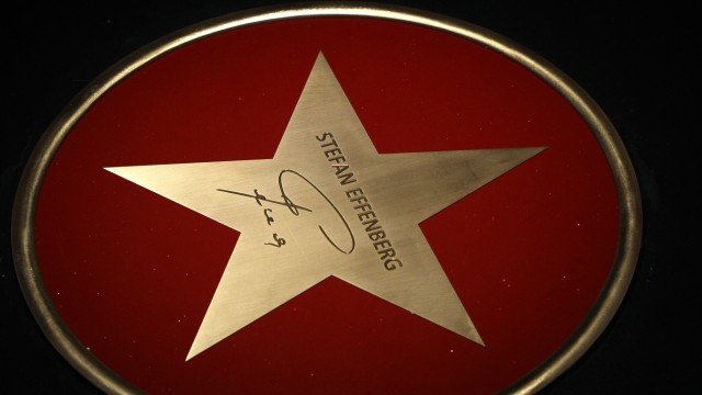 Sterne: Star von gestern: Erinnerung an Stefan Effenberg in der Erlebniswelt des FC Bayern in der Allianz-Arena.
