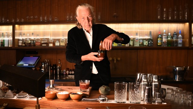 Winter-Cocktails: Gibt Tee und Ingwer dazu: Charles Schumann nennt den "Hot Toddy" ein "Lebenselixier".