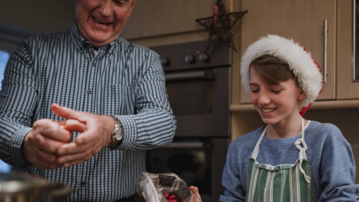 Smart Home: Beim Zubereiten eines Weihnachtsmenüs hilft manchmal die Familie mit - oder eben ein intelligenter Herd.