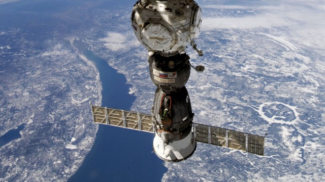 Raumfahrt: Die Sojus-Kapsel, angedockt an der Internationalen Raumstation ISS.
