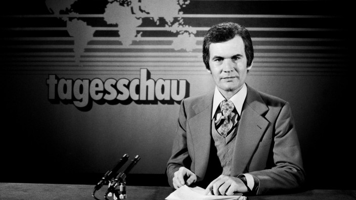 70 Jahre "Tagesschau": Damals noch nicht auf Tiktok: Wilhelm Wieben, "Tagesschau"-Sprecher von 1973 bis 1998.