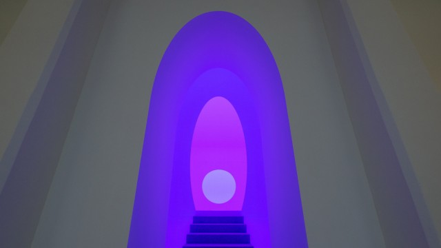Kunst: Ein Nabel? Eine Vision des Lichts am Ende des Tunnels? A Chapel for Luke von James Turrell.