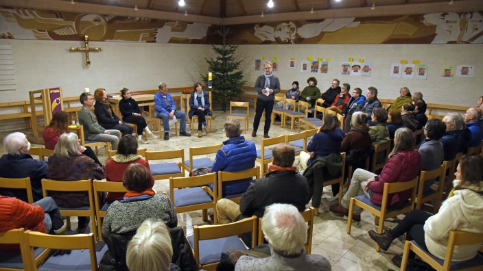 Grafrath: 60 Leute sind in die Grafrather Michaelkirche gekommen, um über die Klimakrise und die Letzte Generation zu diskutieren.