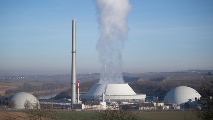 Nachhaltige Geldanlage: Kernkraftwerk Neckarwestheim in Baden-Württemberg: Investitionen in Atommeiler sollen in der EU als nachhaltig gelten - gegen dieses Gesetz gibt es nun mehrere Klagen.