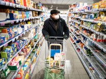 Nahrungsmittelindustrie: Die Supermärkte und Discounter neppen ihre Kunden