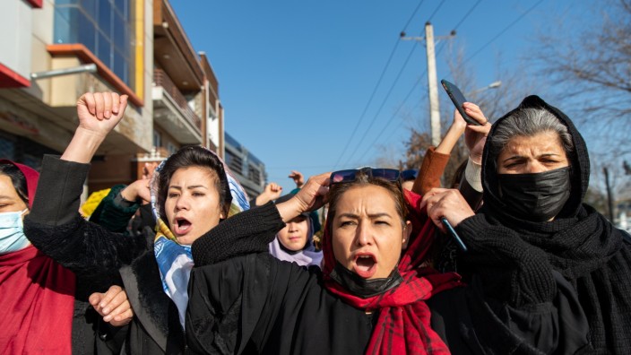 Afghanistan: Protest in Kabul gegen das Studierverbot für Frauen, das die Taliban kürzlich erlassen haben.