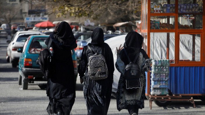 Afghanistan: Erst durften Frauen nicht mehr in die Universitäten, nun verbieten die Taliban ihnen die Arbeit bei Nichtregierungsorganisationen (NGOs).