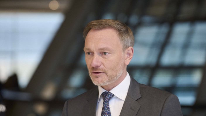 Christian Lindner: Christian Lindner, 43, Bundesfinanzminister seit einem Jahr, FDP-Vorsitzender seit neun Jahren.