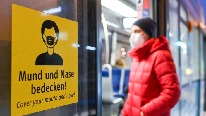 Pandemie: Einige Politiker in Deutschland fordern ein bundesweites Ende der Maskenpflicht in Bussen und Bahnen.