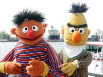 Leute: Ernie und Bert im Geburtstagsstress