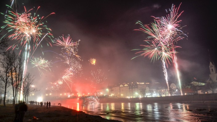Silvester und Neujahr: An der Tölzer Isarbrücke wird es zu Silvester heuer wieder ein großes Feuerwerk geben.