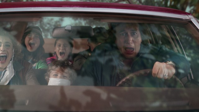 Romanverfilmung "Weißes Rauschen" auf Netflix: Ist "Weißes Rauschen" eine amerikanische Paraphrase von Jean-Luc Godards "Weekend"? Adam Driver (rechts) mit Filmfamilie.