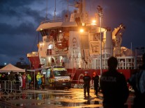 Flüchtlinge im Mittelmeer: Italien schränkt Arbeit ziviler Seenotretter deutlich ein