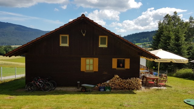 Immobilienmarkt: ...hat der Münchner Alpen-Club Berglust nun am Hohenwarther Ortsrand im bayerischen Wald eine neue Heimat gefunden.