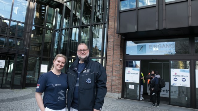 Impfzentrum im Gasteig: Starkes Team: Chefarzt Philip Kampmann und Sophie Stegmann, die organisatorische Leiterin des Impfzentrums.