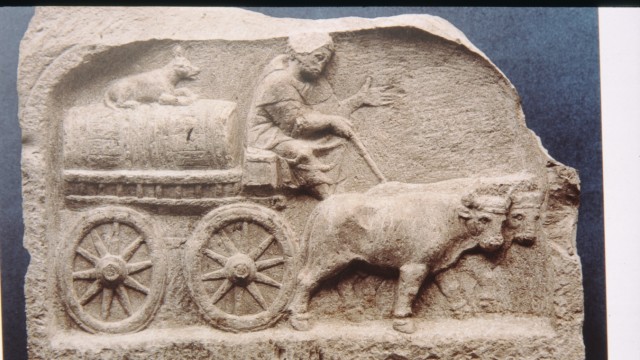 Lokalgeschichte: Relief eines römischen Fuhrwerks.