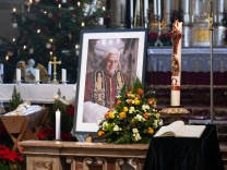 Nach dem Tod des emeritierten Papstes: Raum für Reformen