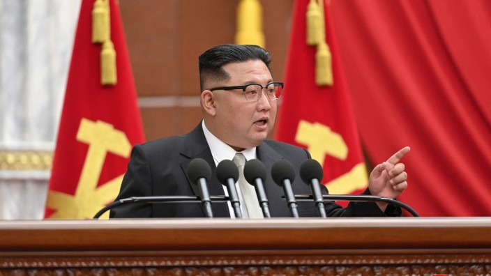 Nordkorea: Die Zahl von Pjöngjangs Atomsprengköpfen soll drastisch gesteigert werden, verkündet Nordkoreas Machthaber Kim Jong-un an Silvester.
