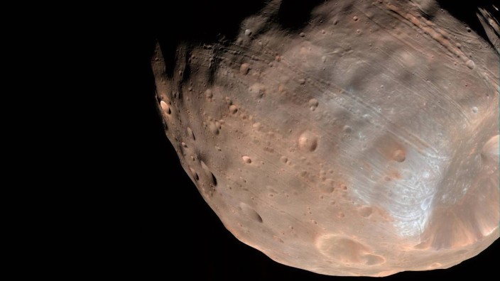 Weltraum-Experte Clint Crosier: Der Mars: Ein Sehnsuchtsort im Weltall - bislang fliegen nur Raumsonden zum Roten Planeten beziehungsweise zu dessen Mond Phobos, hier im Bild.