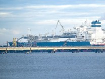 Wilhelmshaven: Der erste LNG-Tanker hat angelegt