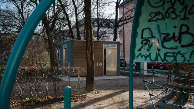 Mehr Toiletten in der Stadt: Am Walchenseeplatz in Giesing steht das neue Toilettenhäuschen bereits,...