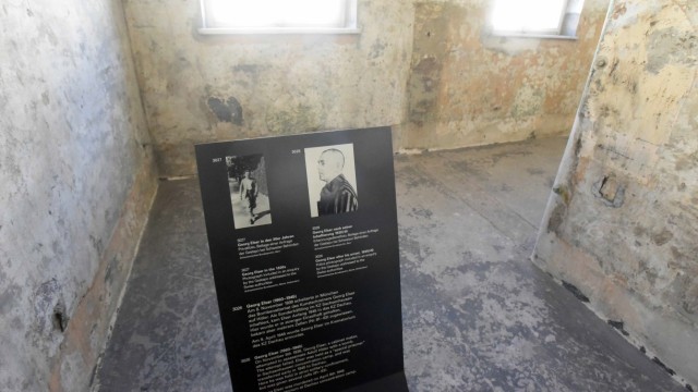 Gedenkprojekt: Georg Elsers Gefängniszelle im Konzentrationslager Dachau. Am 9. April 1945 wurde er gegen 22.30 Uhr zum Krematorium geführt und dort mit einem Schuss ins Genick getötet. Seine Leiche wurde verbrannt.