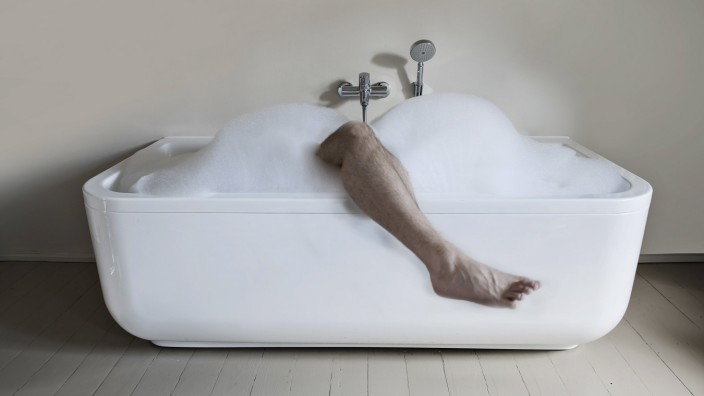 Lebensstil: Darf man sich in Krisenzeiten noch ein heißes Bad leisten?