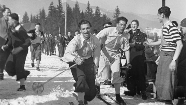 Makkabi Winter Games: Der Skiläufer Warenhaupt beim Langlauf während der zweiten Makkabi-Winterspiele in Banská Bystrica in der damaligen Tschechoslowakei, die von 18. bis 24. Februar 1936 stattfanden.