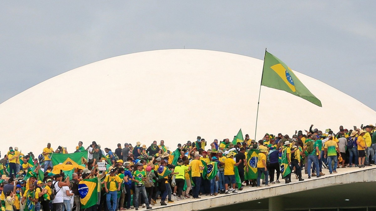 Brasil: simpatizantes de Bolsonaro irrumpen en el parlamento