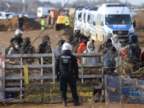 Braunkohletagebau in NRW: Polizei entfernt Barrikaden in Lützerath