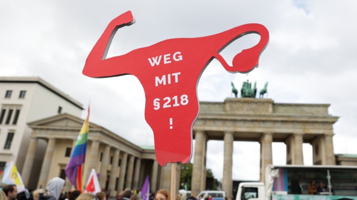Den Paragrafen 218 einfach abschaffen?: "Weg mit § 218!": Eine Demonstration für das Recht auf Abtreibungen in Berlin.