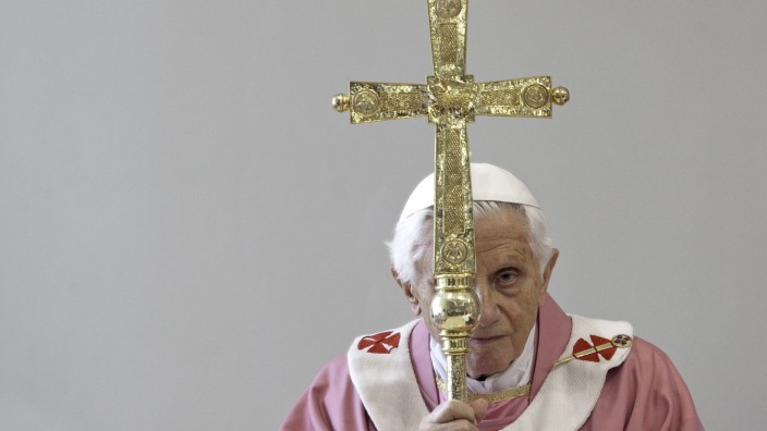 Anzeige gegen Portal "queer.de": Als Papst Benedikt zurücktrat, brachte "Queer.de" einen Kommentar mit der Zeile: "Wir sind erlöst!"