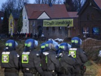 Klimaaktivisten gegen Kohleabbau: Polizei hat mit Räumung von Lützerath begonnen