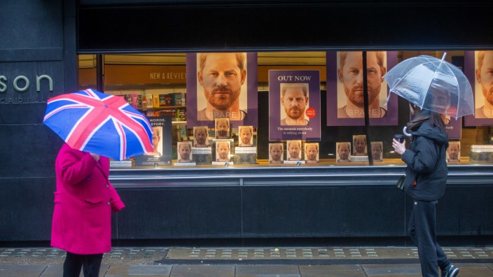 Kolumne: Deutscher Alltag: Der unvermeidbare Harry: Schaufenster eines Londoner Buchladens in dieser Woche.