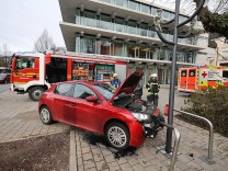 Kurioser Unfall: Ein Auto dreht durch