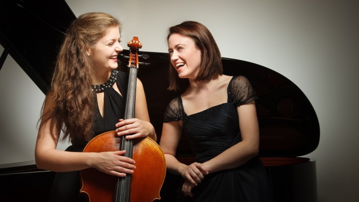 Kreismusikschule Erding: Die Cellistin Friederike Seeßelberg und die Pianistin Stefanie Plankl sind das "Duo Volubile".