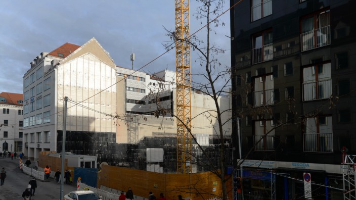 Der seit August 2021 bestehende Baustopp für das Motel One an der Schillerstraße ist beendet.
