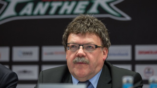 Eishockey: Lothar Sigl, seit 36 Jahren Hauptgesellschafter der Augsburger Panther: "So will ich nicht vom Hof gehen."