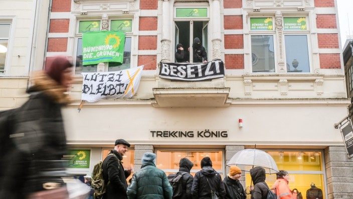 Lützerath: Von Aktivisten der Klimabewegung besetzt: Das Wahlkreisbüro von Robert Habeck in Flensburg.