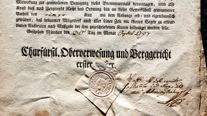 Historisches Dokument: Mathias von Flurl hat den Anteilschein der Carl-Theodor-Zeche selbst unterzeichnet.