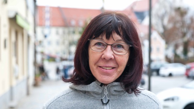 Umfrage in Ebersberg: Carmen Dunker macht beruflich regelmäßig Ersthelfer-Schulungen.