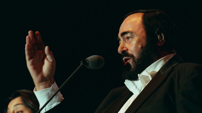 Amtsgericht Starnberg: Die Stimme des 2007 verstorbenen Opern-Tenors Luciano Pavarotti lässt bis heute Frauenherzen schmelzen - und lenkt manchen Rentner offenbar von seiner Außenwelt ab.