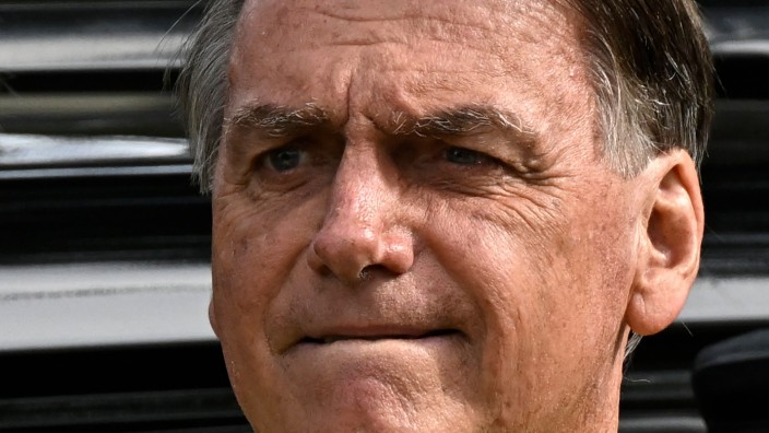 Brasilien: Brasiliens Ex-Präsident Jair Bolsonaro ist im vergangenen Jahr abgewählt worden, doch viele seiner Anhänger sind wütend und wollen das nicht wahrhaben.