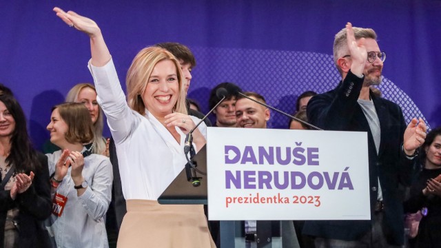 Stichwahl in Tschechien: Die Hoffnung vor allem vieler junger Menschen auf eine Frau an der Spitze des Staates wurde enttäuscht: Ökonomin Danuše Nerudová schaffte es nur auf den dritten Platz.
