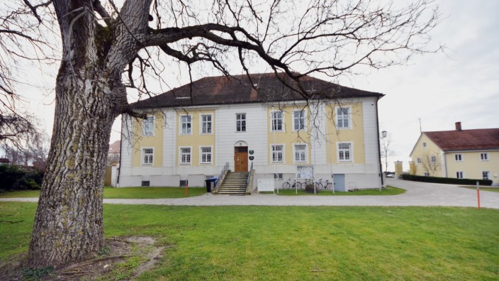 Kommentar: Schloss und Rathaus in Oberschweinbach bilden ein besonderes und schützenswertes Ensemble.