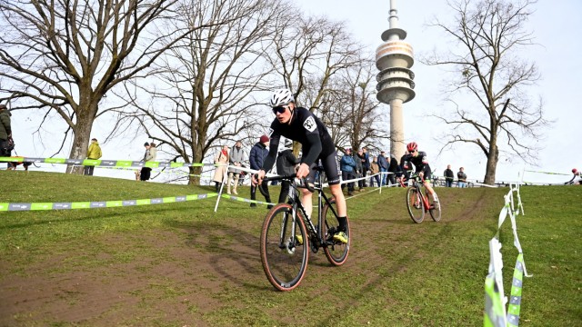 Deutsche Meisterschaften: Bergab geht es durch den Olympiapark dann wieder im Sattel.
