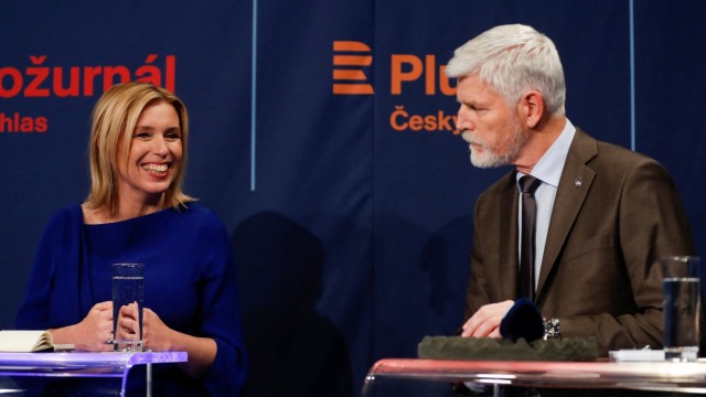 Wahl in Tschechien: "Es gibt immer noch ein großes Übel, und dieses Übel heißt Babiš": Die drittplatzierte Danuše Nerudová will nun Petr Pavel (rechts) unterstützen.