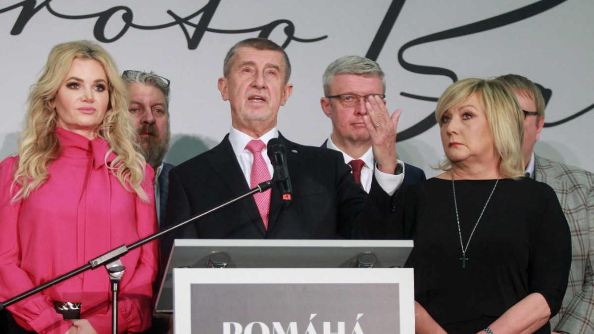 The next President in Prague: ex-General Pavel or ex-Prime Minister Babiš?  – Politics