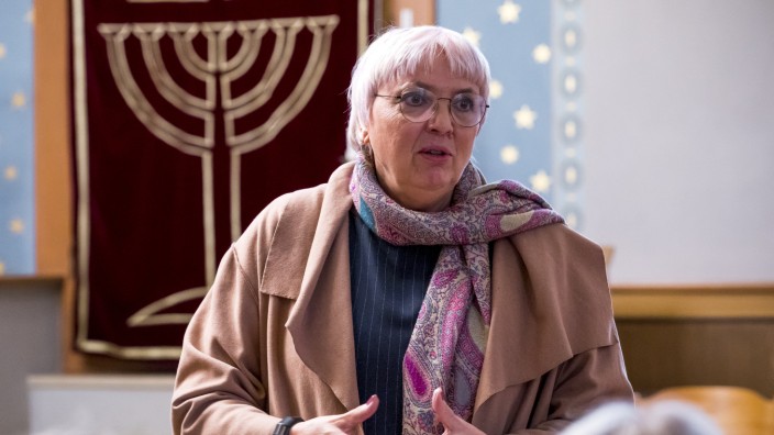 Ermreuth: Kulturstaatsministerin Claudia Roth spricht bei einem Besuch der Synagoge in Ermreuth über die Vorfälle in der Silvesternacht.